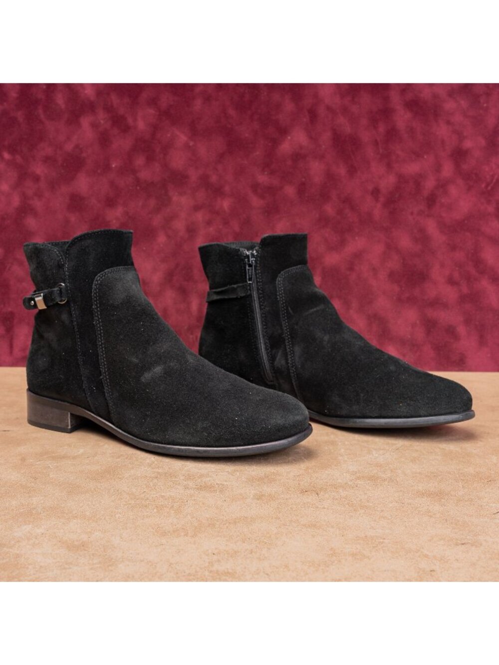La Canadienne Women Black Suede Low Fashion Fall Ankle Chelsea Boots sz 7.5